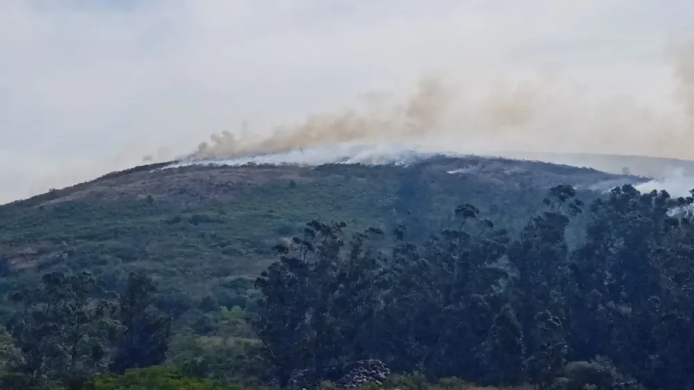 Así continúa el incendio