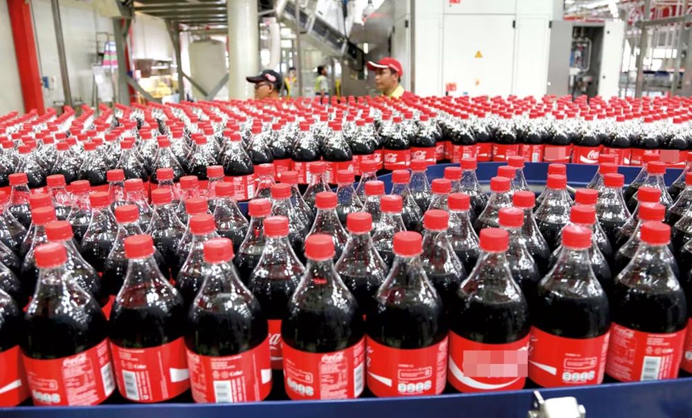 Coca Cola ordenó el retiro de millones de botellas por la alta presencia de clorato.&nbsp;
