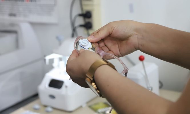 UTU y Casmu firmaron convenio para brindarle de forma gratuita lentes a niños de dos escuelas de Casavalle y otros centros educativos