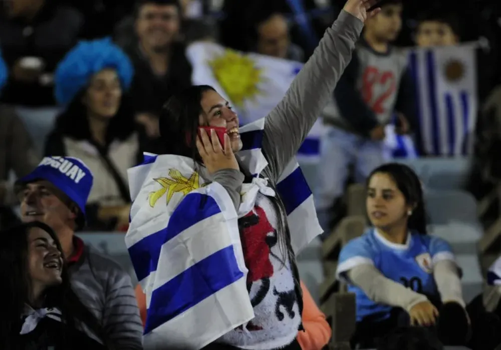 Rolan lucha entre las piernas guatemaltecas.