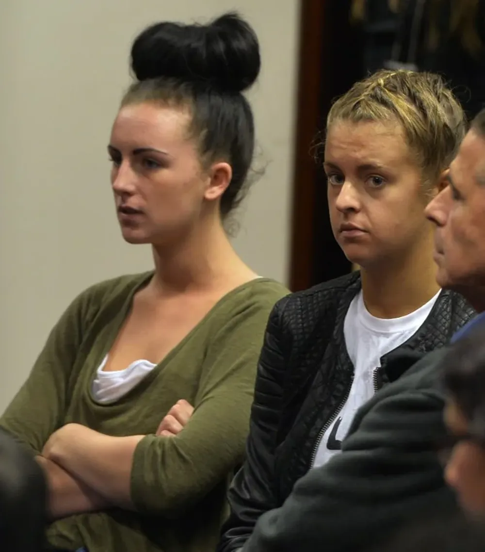 Melissa Reid y Michelle McCollum en corte
