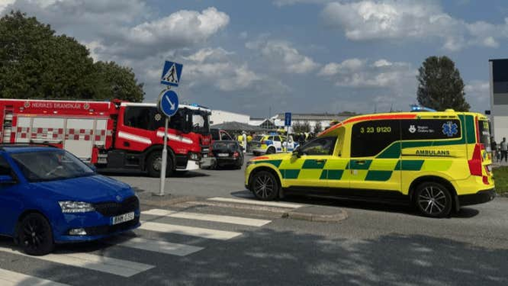 Operativo policial en las inmediaciones de la mezquita de Orebro, Suecia, donde se produjo el tiroteo.