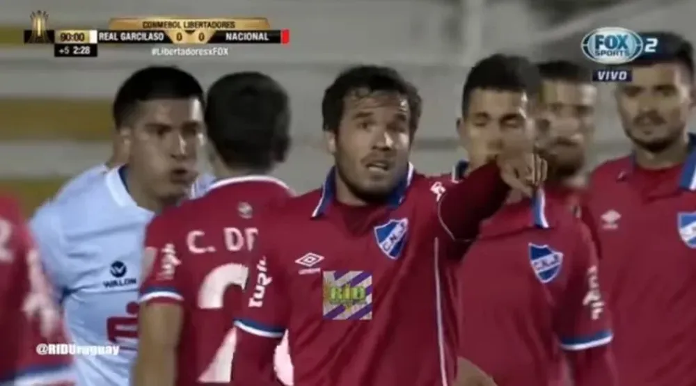 Salivazos entre De Pena y Mayora