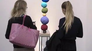 Stack 7, Ultramarine Blue, de la artista Annie Morris, en la presentación de la subasta Art for Grenfell