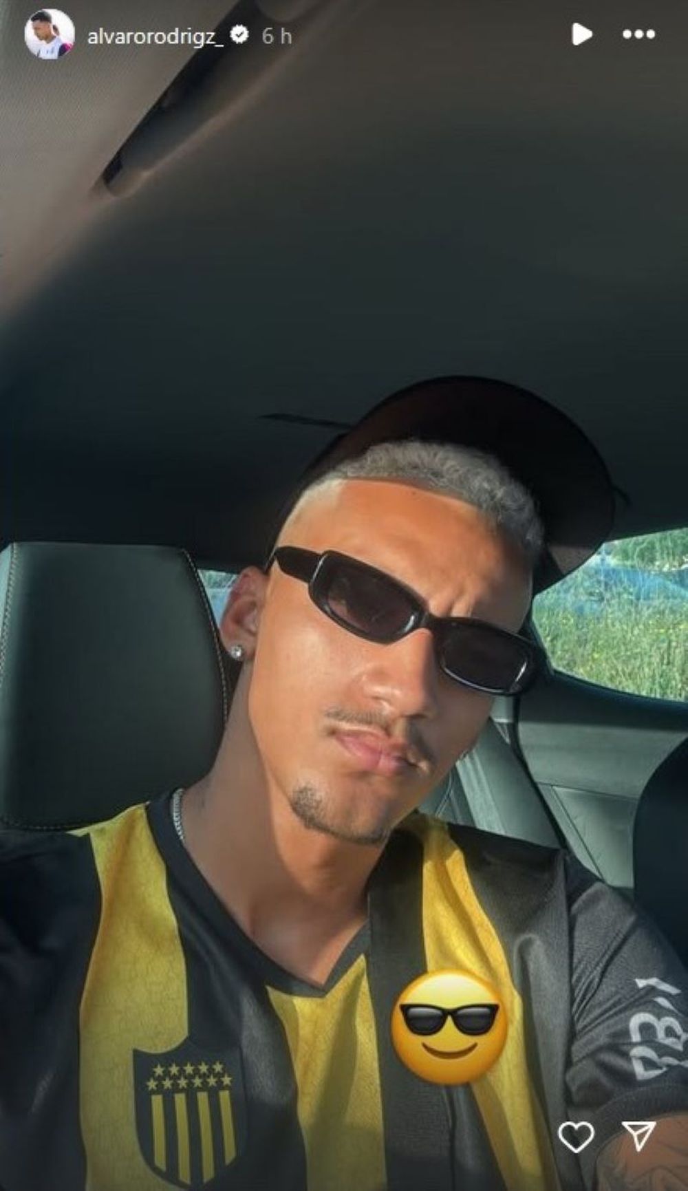Álvaro Rodríguez mostró su nuevo look y lo hizo con la camiseta de Peñarol Álvaro Rodríguez mostró su nuevo look y lo hizo con la camiseta de Peñarol