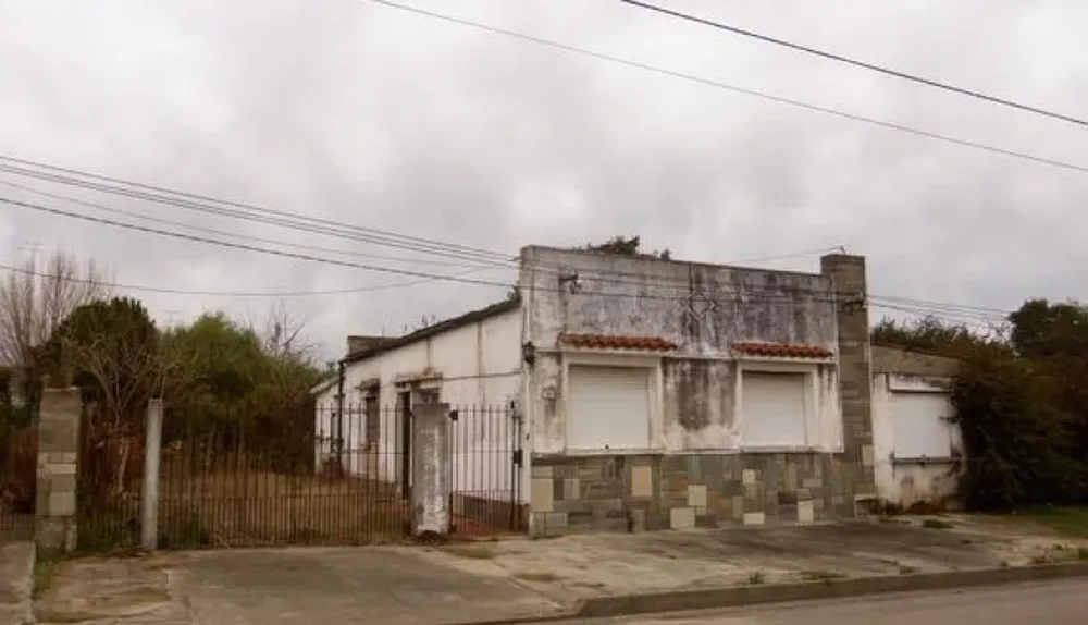 Frente de la casa a subastarse en Soriano