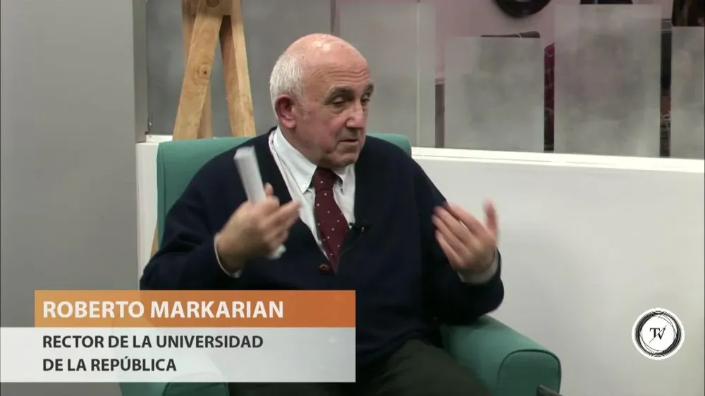 El rector de la Universidad de la República, Roberto Markarian, fue cauto a la hora de calificar el conflicto que atraviesan otras ramas de la enseñanza y la decisión del Poder Ejecutivo de establecer un decreto de esencialidad.  Sin embargo, dijo que hay que tener cuidado con períodos de huelga prolongados porque para que exista la institución, la función de enseñanza tiene que ser mantenida.  La huelga la acepto y la he promovido en los gremios en los que he participado. Pero hay que tener cuidado. La función de enseñanza, para que exista la institución, tiene que ser mantenida, señaló en entrevista con Leandro Gómez.      La huelga la acepto y la he promovido en los gremios en los que he participado. Pero hay que tener cuidado. La función de enseñanza, para que exista la institución, tiene que ser mantenida, señaló en entrevista con Leandro Gómez.  Markarian dijo que tácticamente la esencialidad cayó en mal momento pero remarcó que por ejemplo la Universidad no se puede parar durante varias semanas.  Según el rector, la falta de acuerdos previos, el atraso para dar los números e intransigencias de ambas partes explican el conflicto que se desarrolla en primaria, secundaria y UTU.