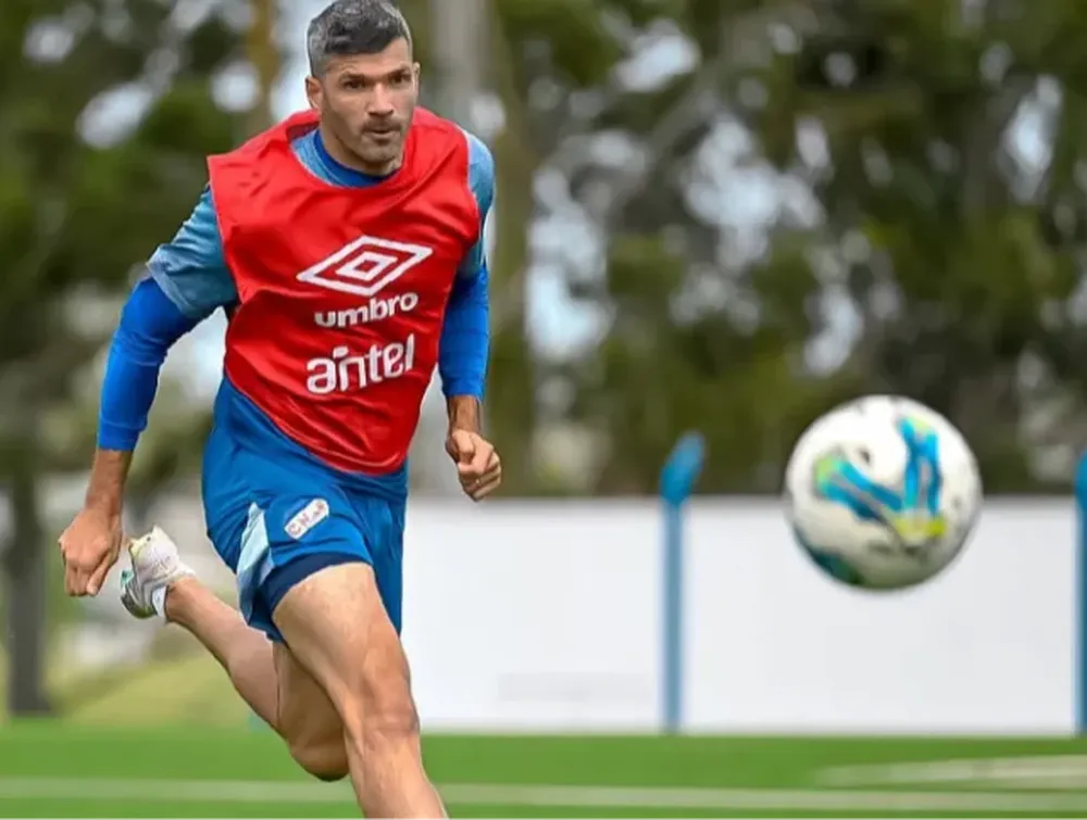 El uruguayo Emmanuel Gigliotti tuvo que salir a desmentir una fake news