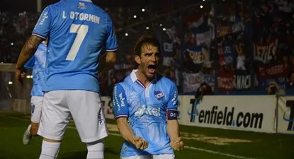 Así festejó Alonso su gol 50 en Nacional