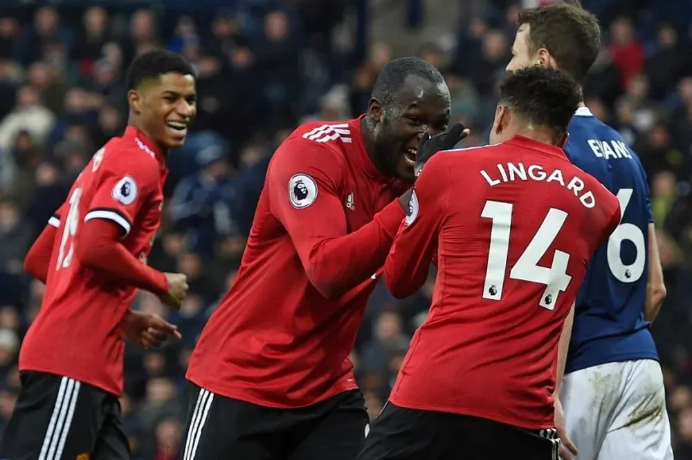 Jesse Lingard y Romel Lukaku marcaron los goles en la victoria de Manchester United