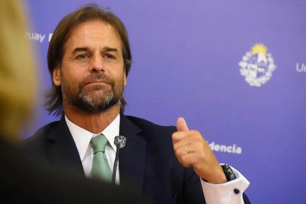 Archivo. Lacalle Pou durante una conferencia de prensa en Torre Ejecutiva