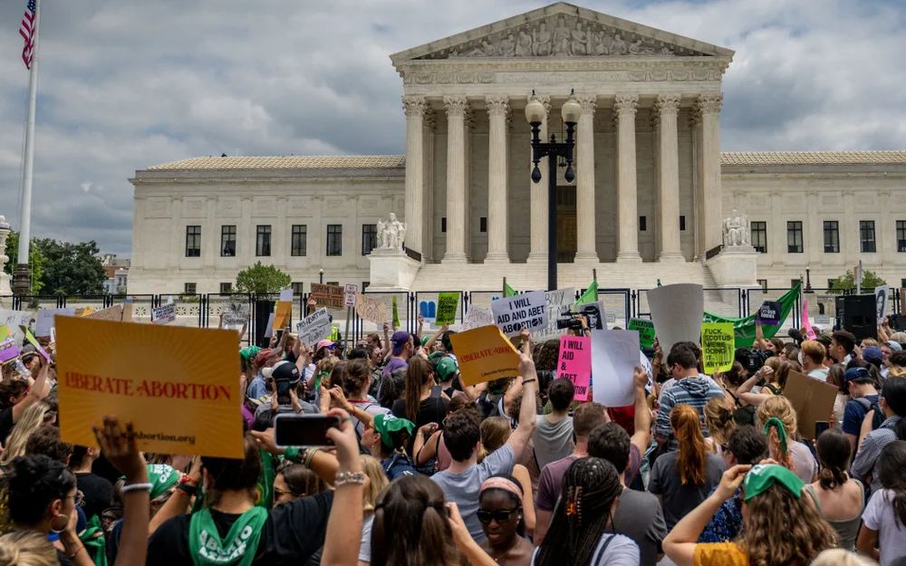 Manifestantes fuera de la Corte Suprema en Washington