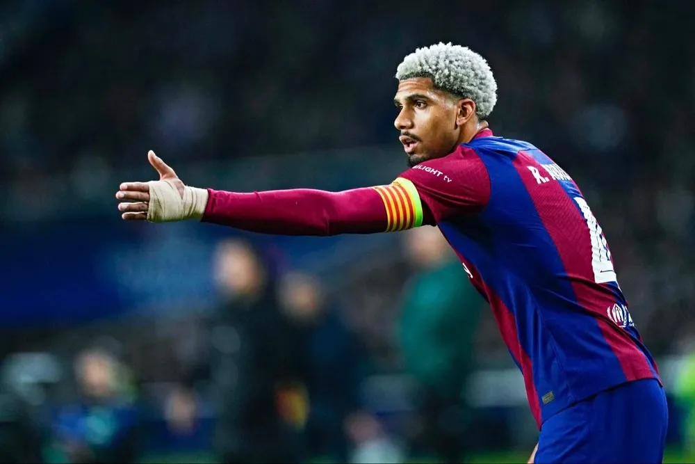 Araújo estará ante el Girona.