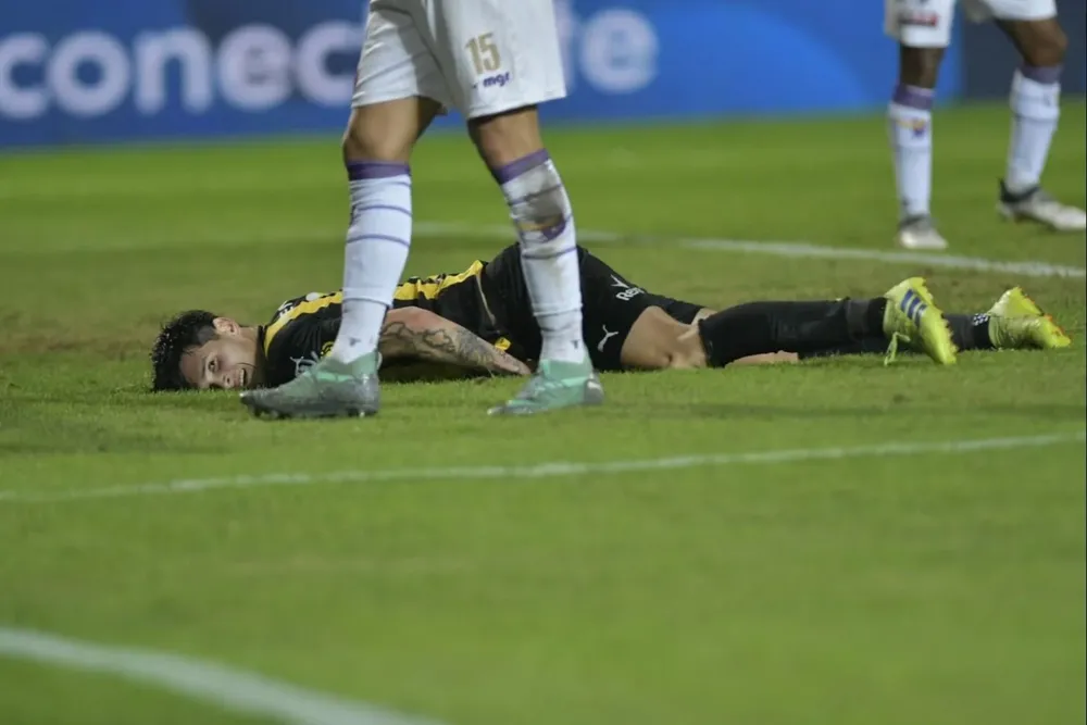 Ruben Bentancourt lamenta el cabezazo que no pudo conectar