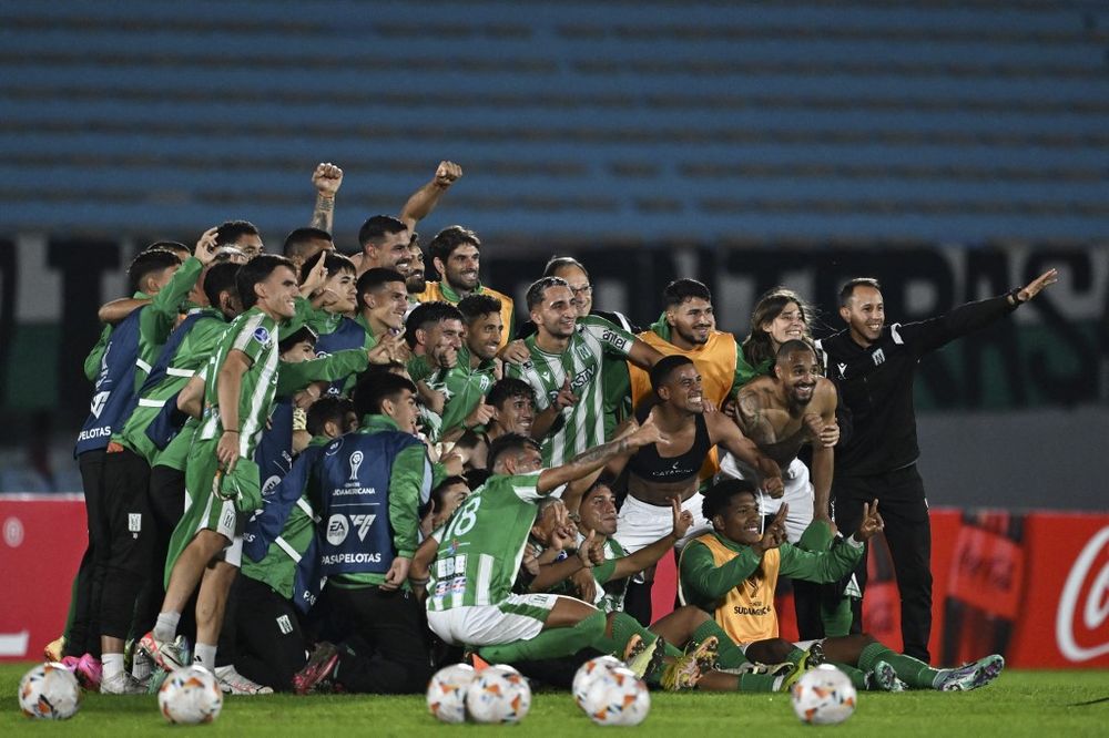 Racing festeja en la Copa Sudamericana