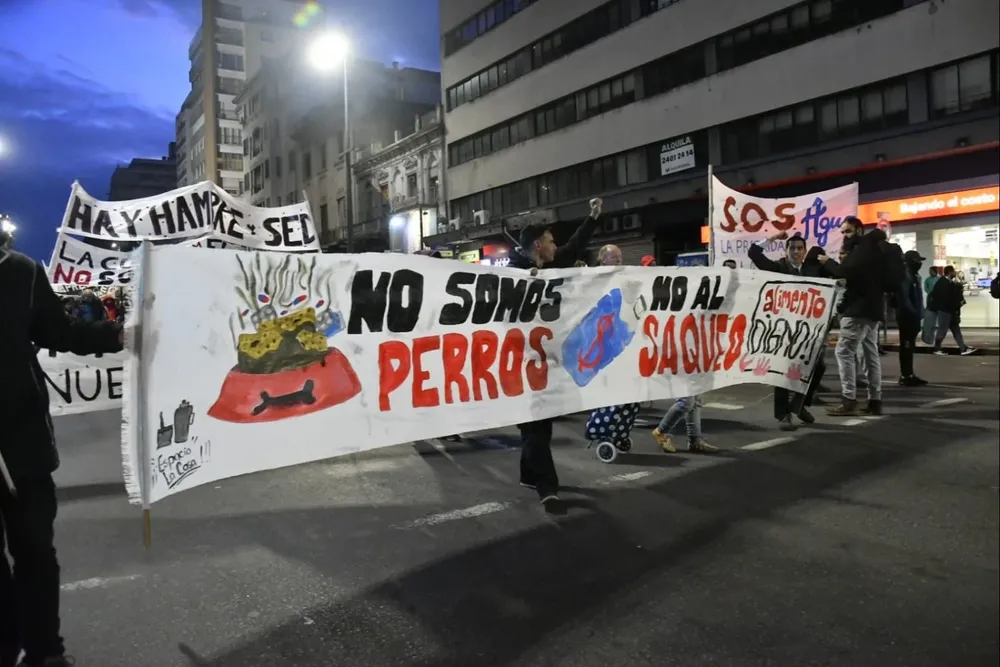 Marcha de la Coordinadora Popular y Solidaria en Avenida 18 de Julio