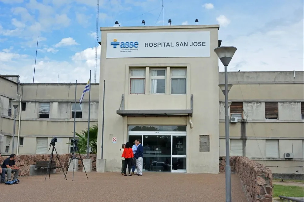 Entrada principal del Hospital de San José