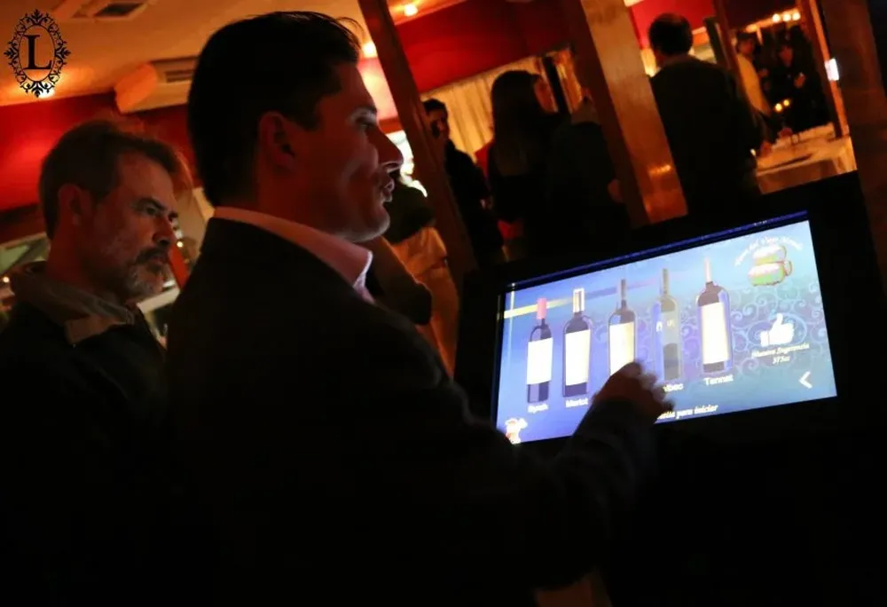 Saviotti muestra Buffet Wine en el lanzamiento realizado en Hotel del Lago