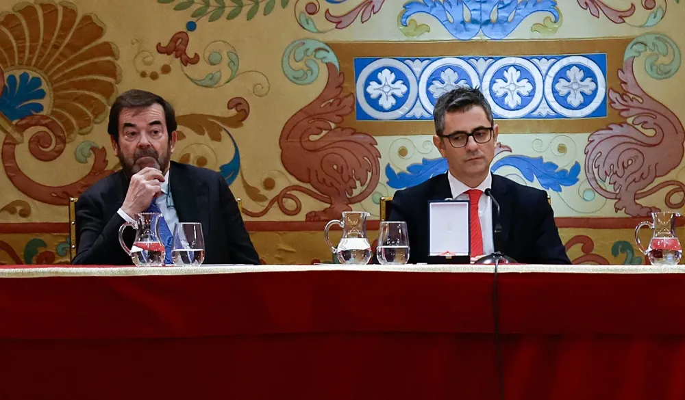 El ministro de la Presidencia, Justicia y Relaciones con las Cortes, Félix Bolaños (d), y el presidente del Consejo General del Poder Judicial (CGPJ), Vicente Guilarte.