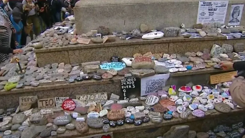 Plaza Primero de Mayo, frente a la Casa Rosada, a instancias de la segunda Marcha de las piedras