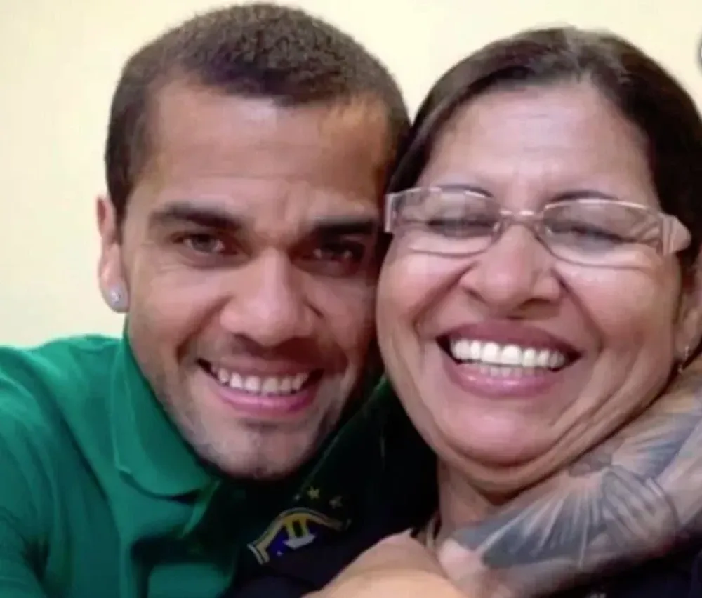 María Lucía, la mamá de Dani Alves, reaccionó a los comentarios sobre la posible muerte de su hijo