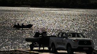 Buscan a un pescador en el río San Salvador