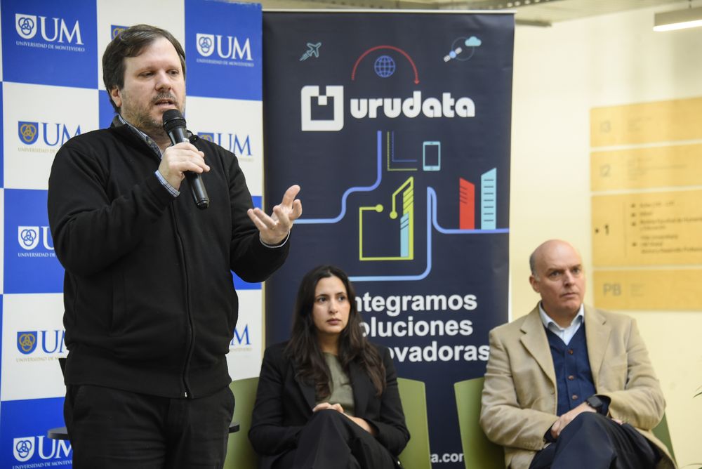 20260627 Evento de URUDATA, IBM y la UM. Brand studio