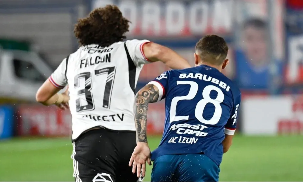 Maxi Falcón perseguido por Facundo De León