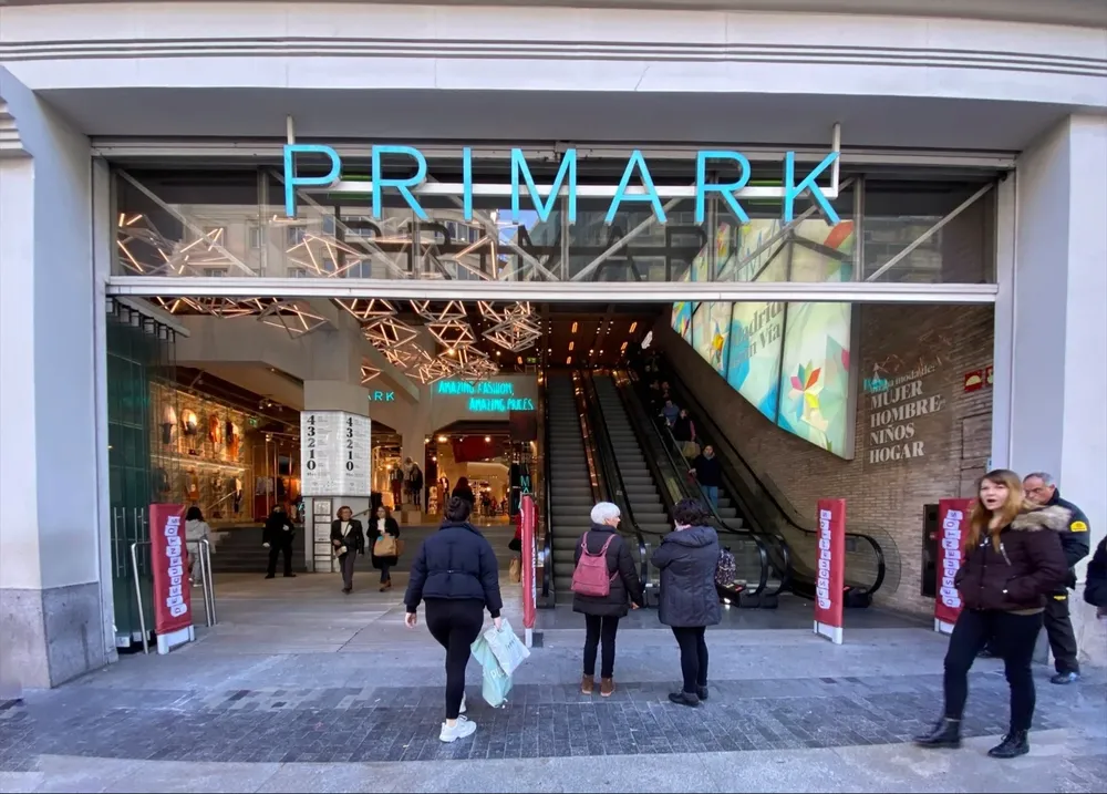 Primark vende un 7,3% más en su primer trimestre fiscal.