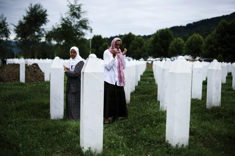 Mujeres bosnias homenajean a sus muertos de la guerra de los Balcanes