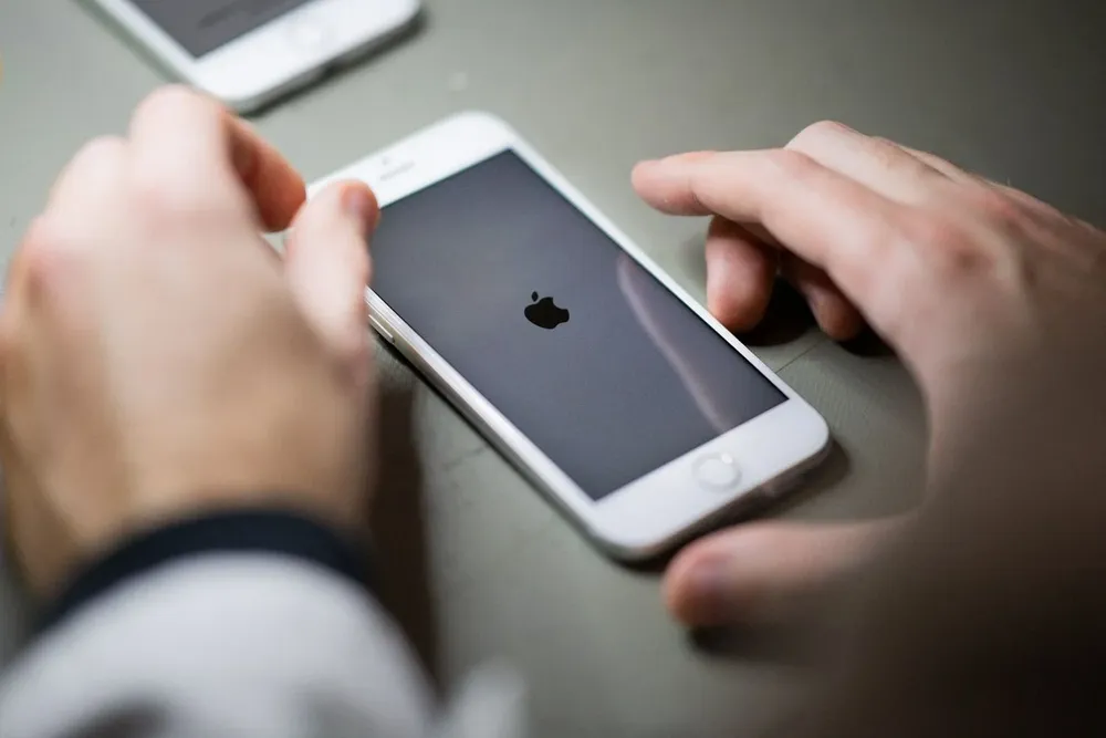 Apple planteó tres formas para controlar la pornografía infantil, 