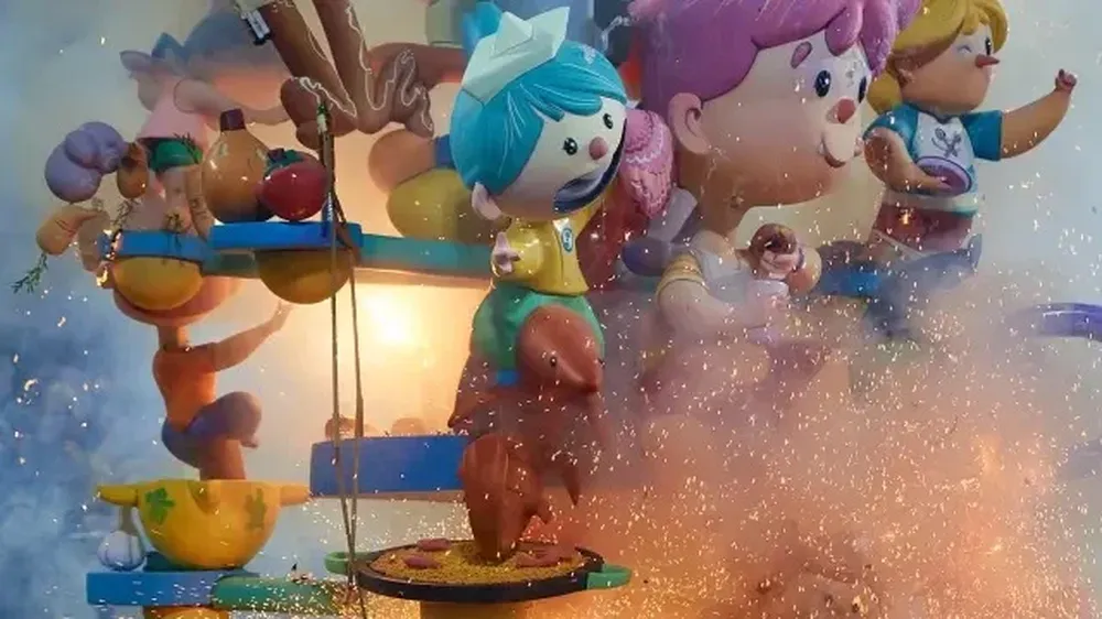 Las detonaciones de la Mascletà comienzan a las 13 del domingo.