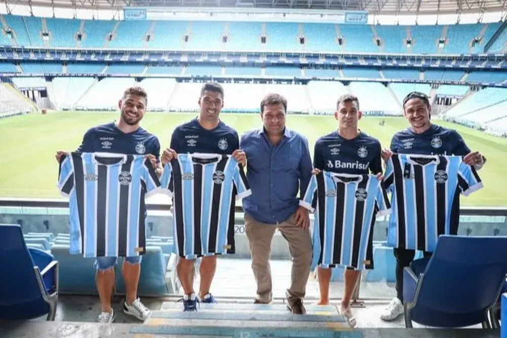 Luis Suárez en la visita a las instalaciones de Gremio
