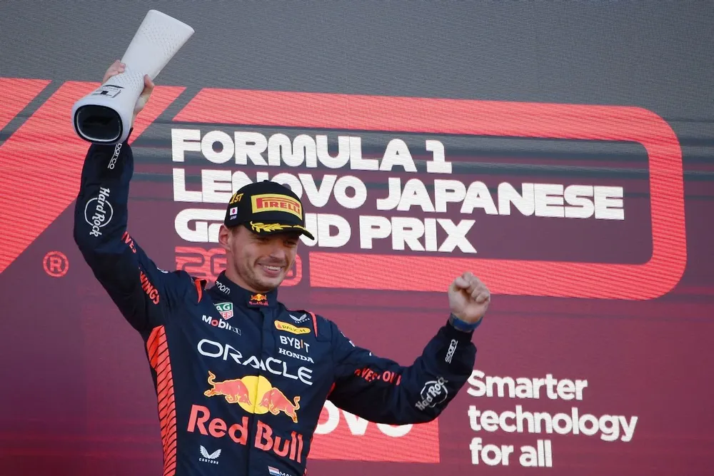 Verstappen festejó en Japón y está a un paso del título