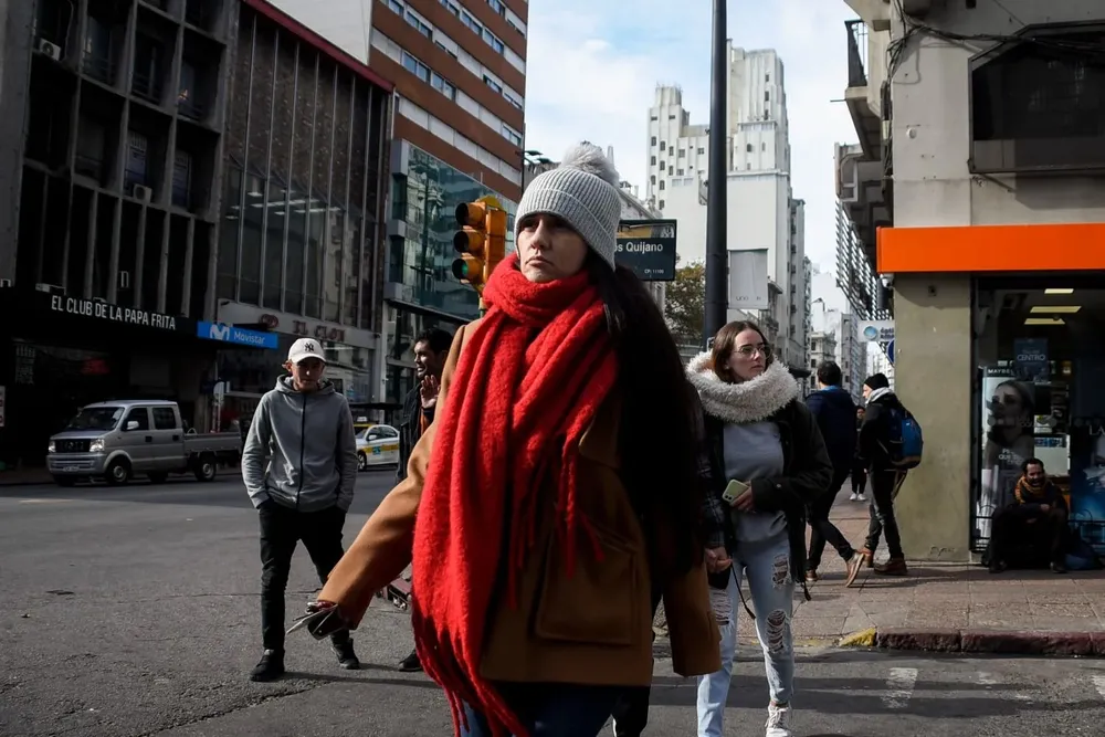 El rango de temperatura previsto para Montevideo, según la página web de Inumet, va desde una mínima de 6 °C a una máxima de 22 °C