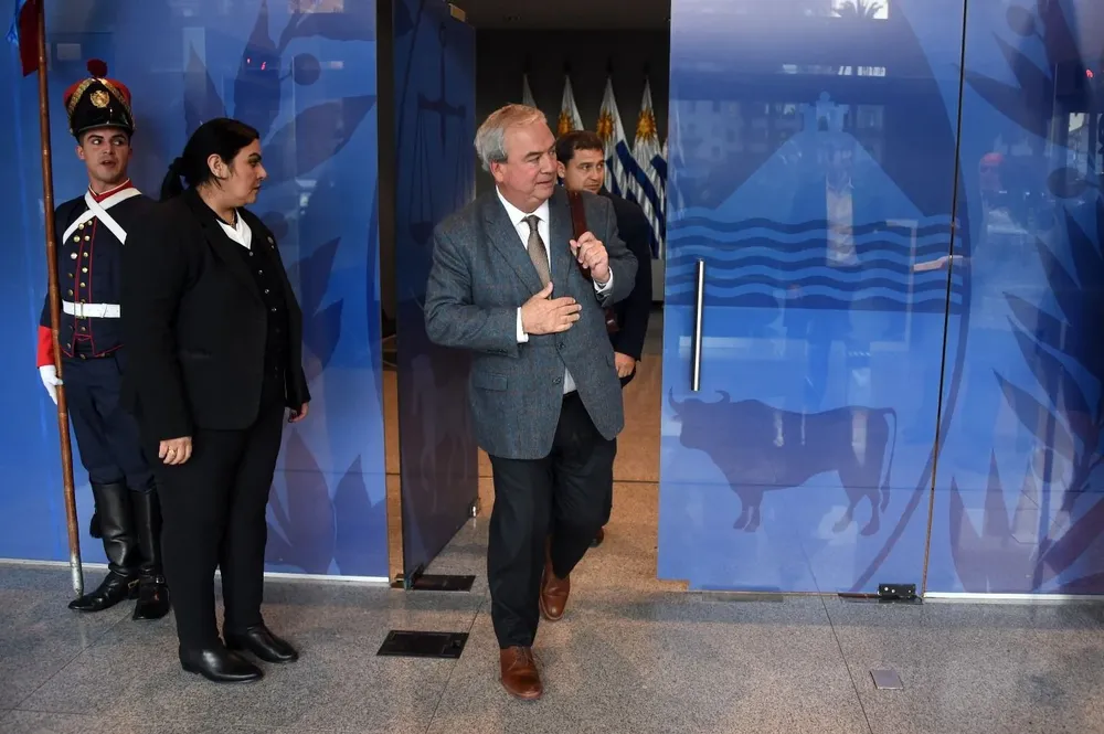 El ministro Heber luego de la reunión con Lacalle Pou.