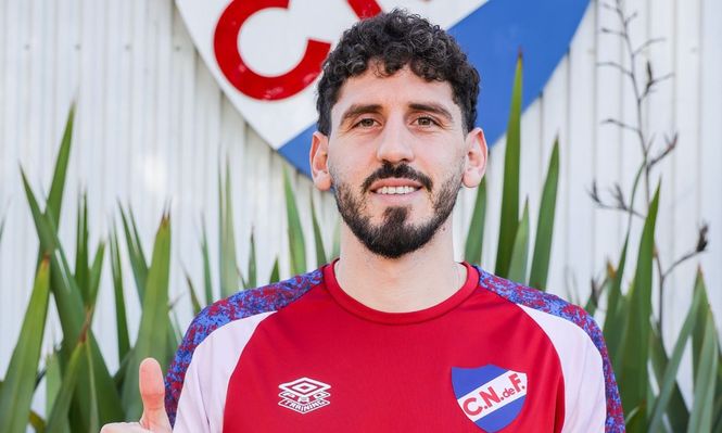 Agustín Rogel con la indumentaria de Nacional en Los Céspedes