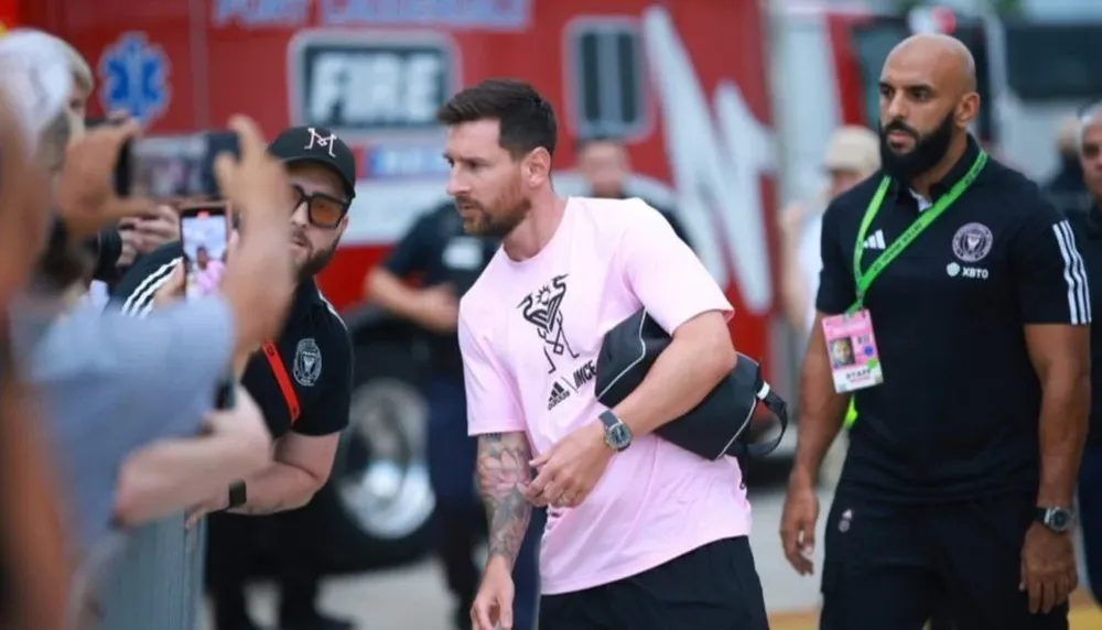 Messi, custodiado en todas partes