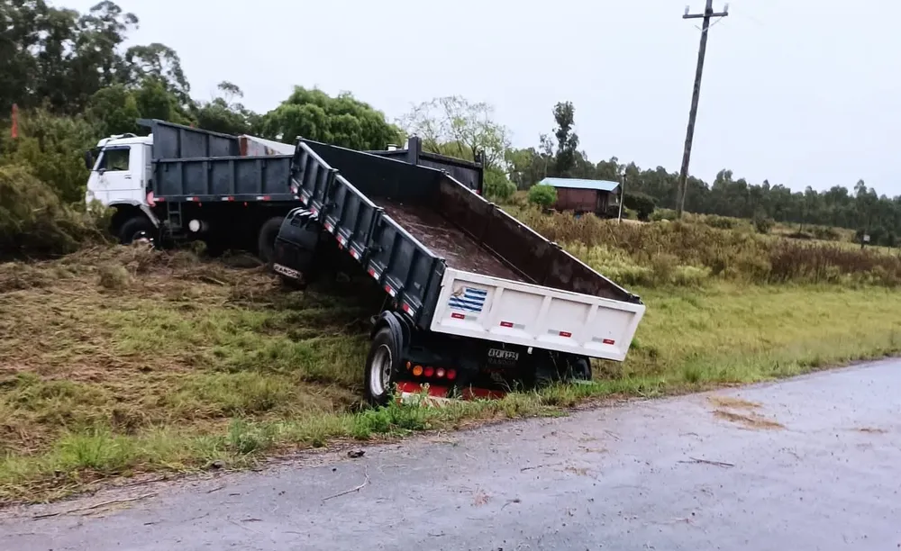 Así terminó el camión que chocó a la altura de Sauce