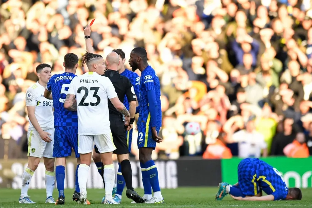 Anthony Taylor expulsó a Daniel James