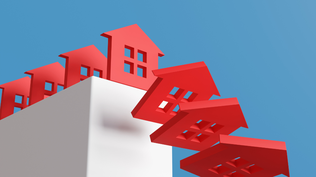 Sánchez impulsa toda una serie de medidas polémicas relativas a la crisis de la vivienda que aún debe pasar por el difícil filtro del Parlamento. El desmesurado impuesto a los inversores no residentes en la UE que quieran destinar sus fondos al mercado inmobiliario español es sólo una de ellas.&nbsp;