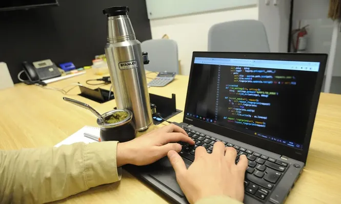 El gobierno da un plazo de dos meses a las empresas para cumplir con la normativa del teletrabajo.