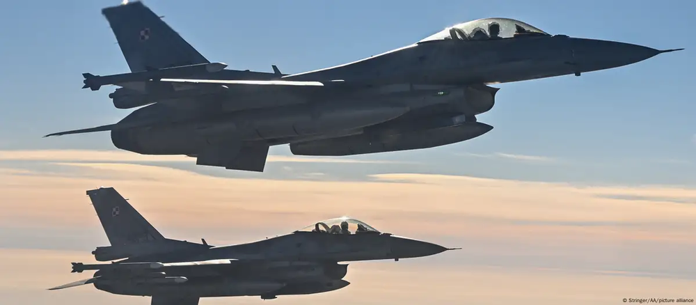 Aviones polacos y de la OTAN se despliegan tras el ataque ruso a Leópolis, en Ucrania.