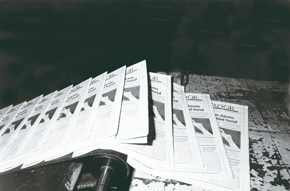 La primera edición se terminó de imprimir muy tarde, a las 6 de la mañana, en una rotativa del barrio Jacinto Vera