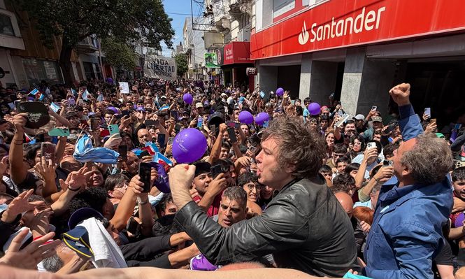 Milei, fuerte contra Cristina Kirchner y con un guiño a Macri