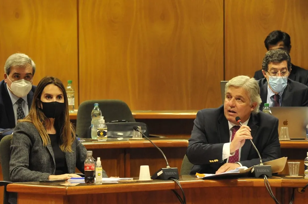 El canciller Francisco Bustillo asistió este miércoles al Parlamento para informar sobre los proyectos argentinos que involucran al país