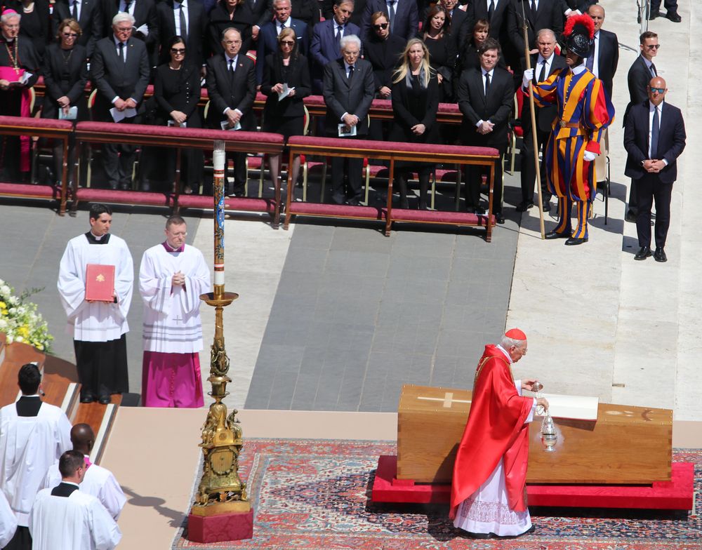 Milei en el Vaticano.jpg