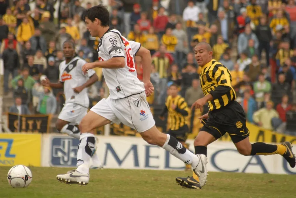 Gonzalez no gritó un gol ante Peñarol porque declaró ser hincha de los carboneros