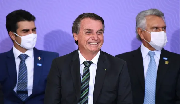 Bolsonaro admite que con la vacuna volverá la normalidad pero reitera que no se la pondrá