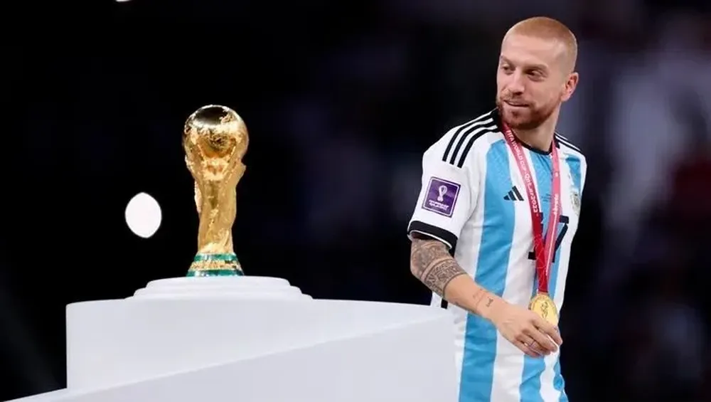 Papu Gómez en el momento de la coronación en Qatar